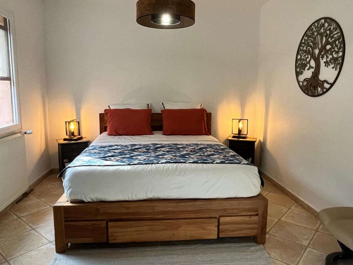 Cicadas and rosemary - bed photo